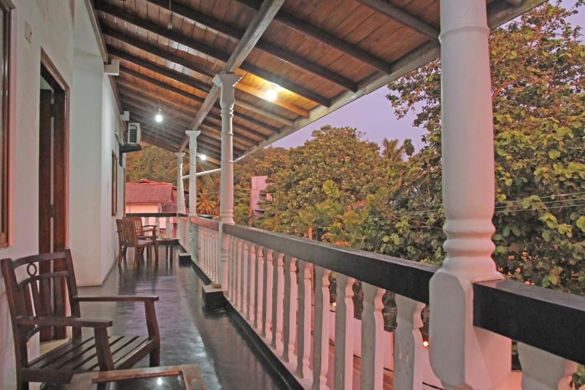 Sunny Mood pensión Unawatuna Exterior foto